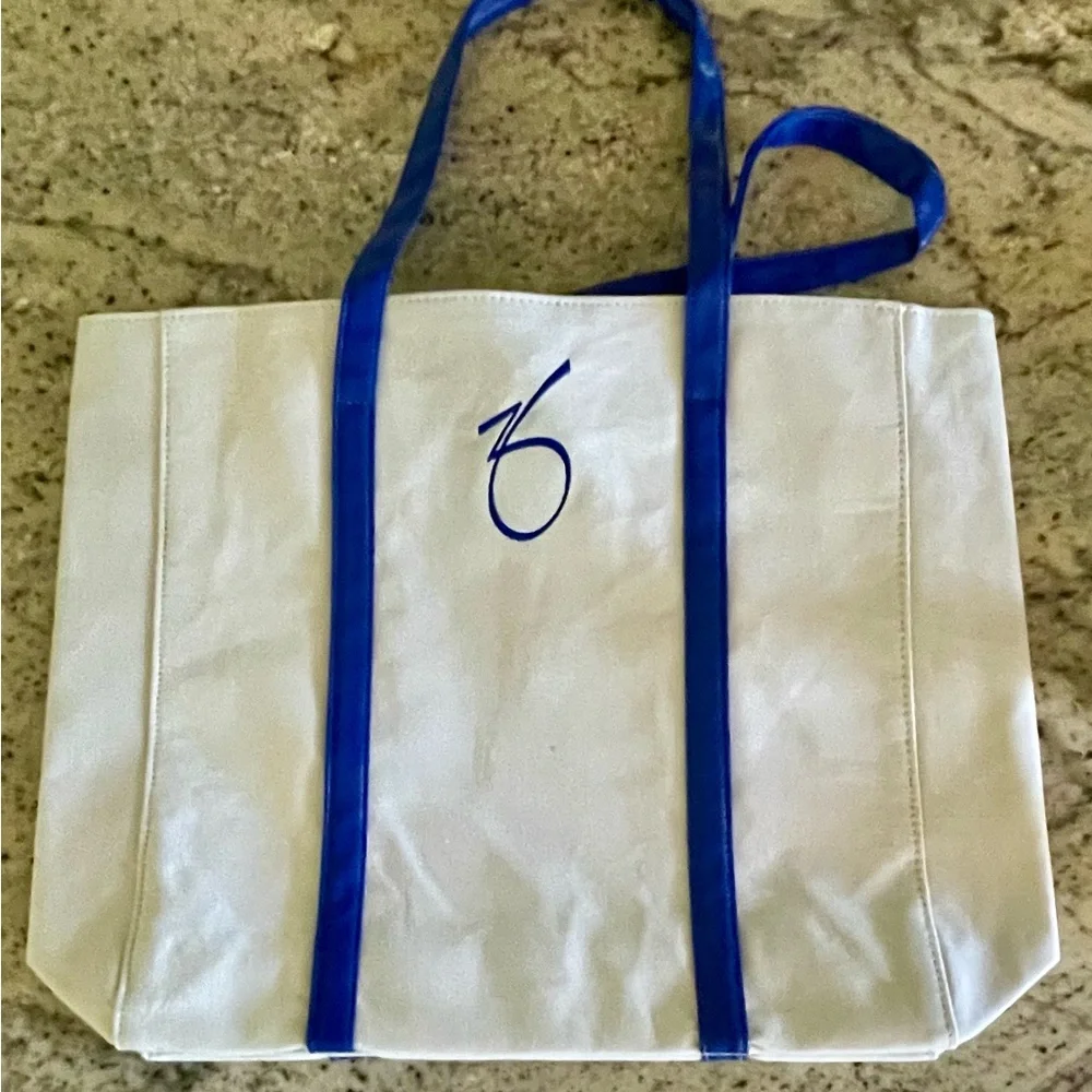 Sold ZO Skin Health-Sunscreen + Primer Broad-Spectrum
SPF 30 +ZO Tote Bag - Picture 3 of 7